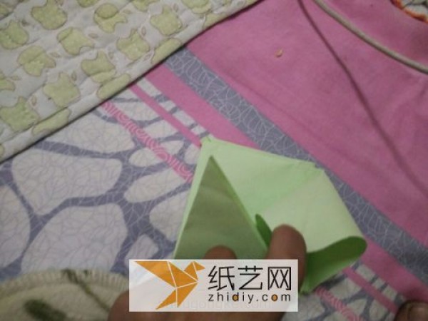 How to make origami heart decoration on Valentines Day greeting card