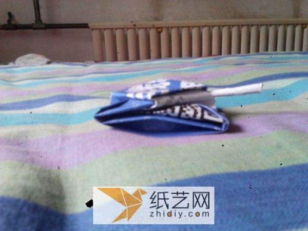 Small and cute origami tank toy