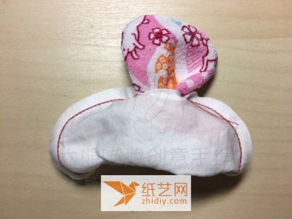 How to make a bunny-shaped fabric coin purse as a Christmas gift?