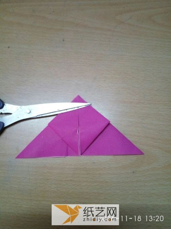 How to make a three-dimensional origami butterfly. Teach you step by step how to fold a three-dimensional origami butterfly.