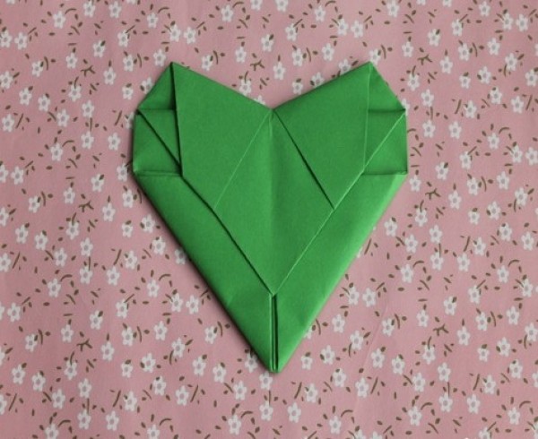 Simple Origami Little Heart Illustrated Tutorial