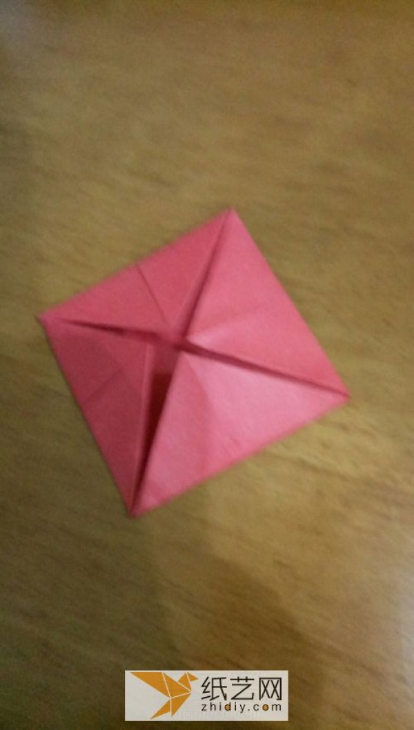 Tutorial on origami lanterns for children during the New Year and Lantern Festival. How to make simple handmade lanterns.