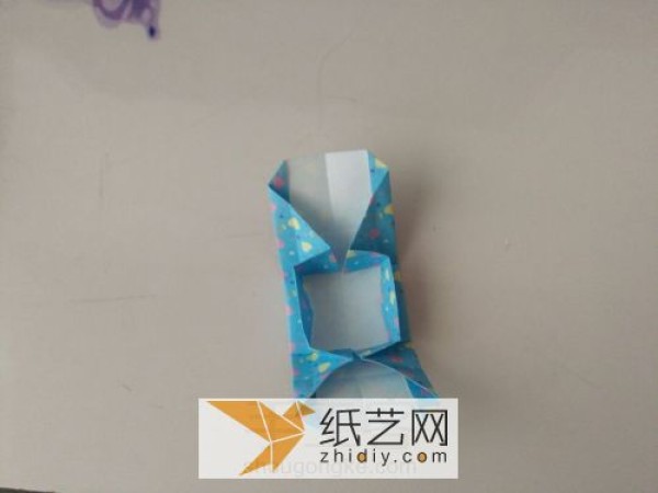 A novel way to make origami boxes. Gift wrapping boxes can also be made in this way.