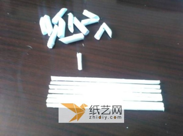 A paper swing made by myself. Rolling paper is very simple.