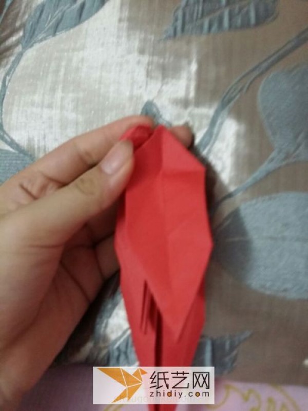 Actual pictures teach you step by step how to make origami devil heart Valentines Day gift handmade tutorial