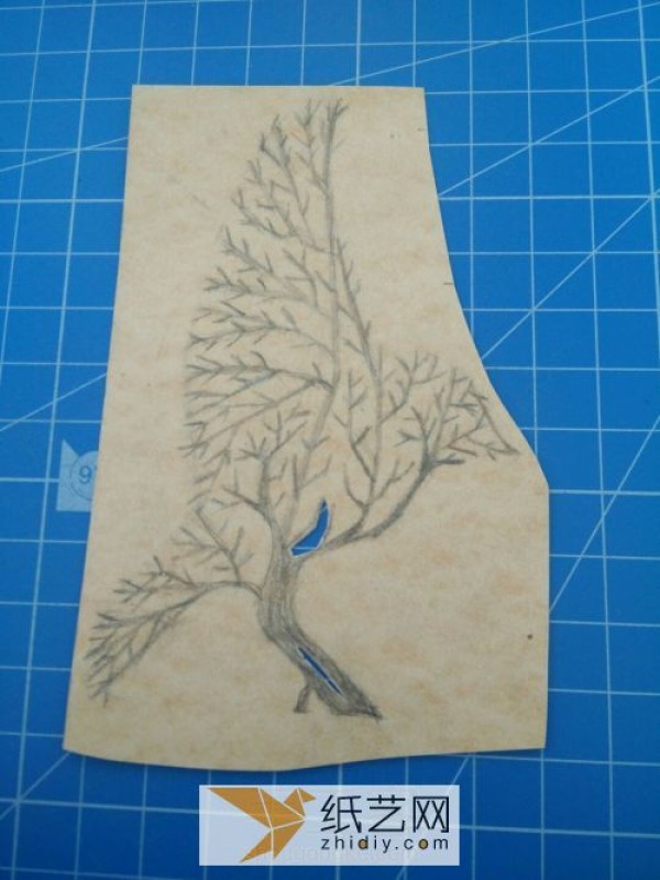 Handicraft experts must learn how to carve paper bird bookmarks to dance in the Year of the Rooster