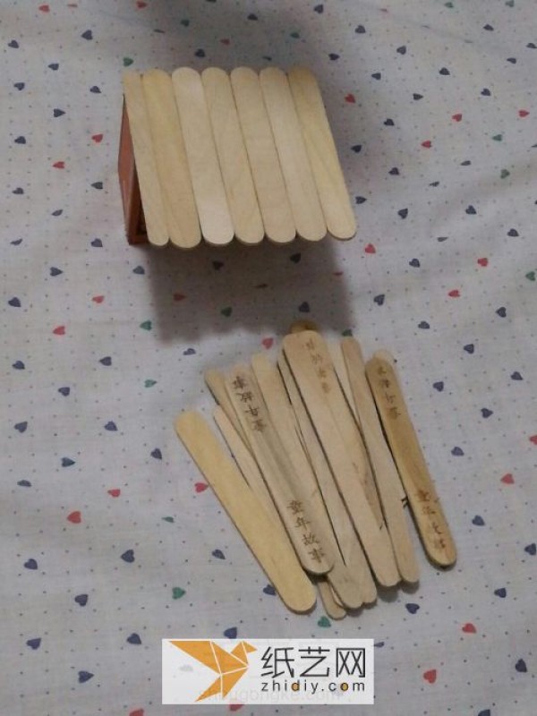 Illustrated tutorial on making a wooden pen holder storage box by turning waste popsicle sticks into treasure