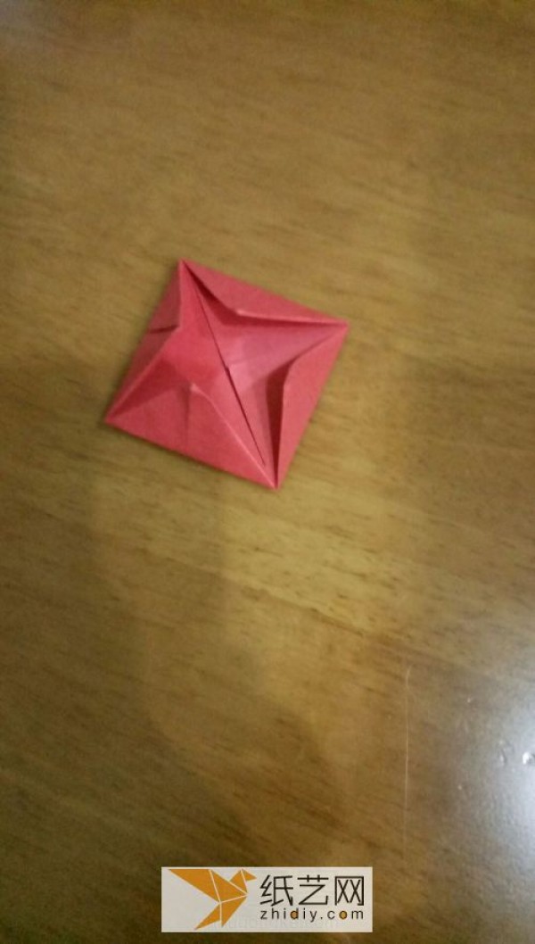 Tutorial on origami lanterns for children during the New Year and Lantern Festival. How to make simple handmade lanterns.