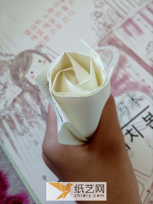 Detailed production method of making beautiful handmade origami roses as a Valentines Day gift