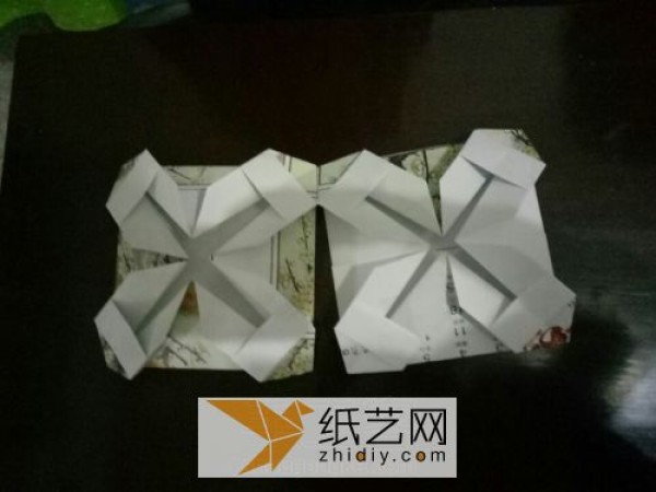 Turn waste into treasure by folding calendar paper and advertising paper into handmade origami baskets and storage boxes