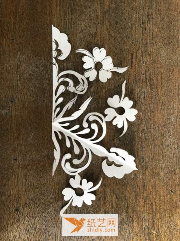 Tutorial on making complex and beautiful traditional Spring Festival paper-cut window grilles