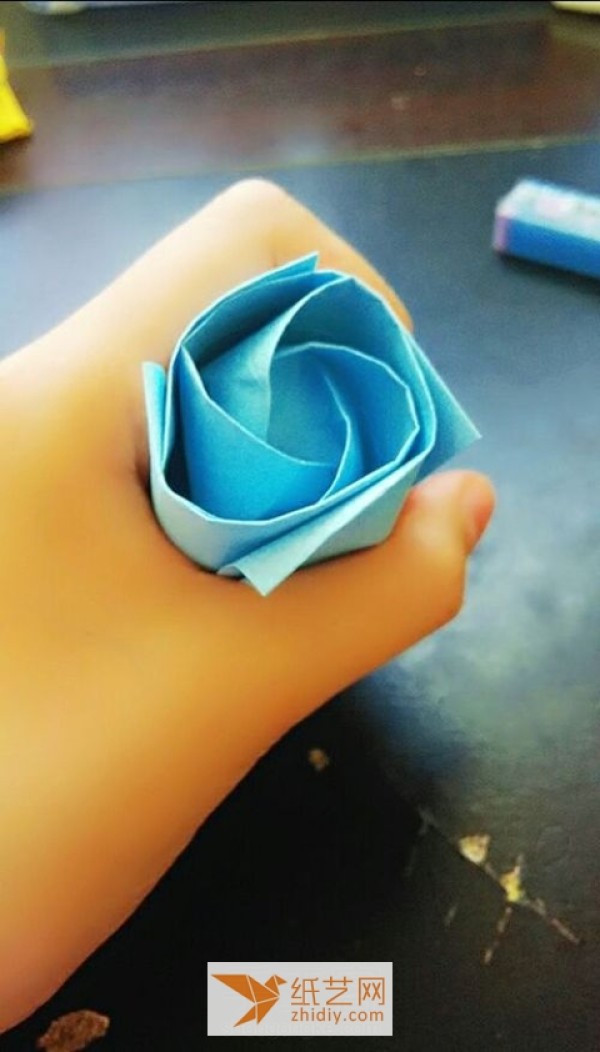 Origami rose making tutorial for Valentine’s Day