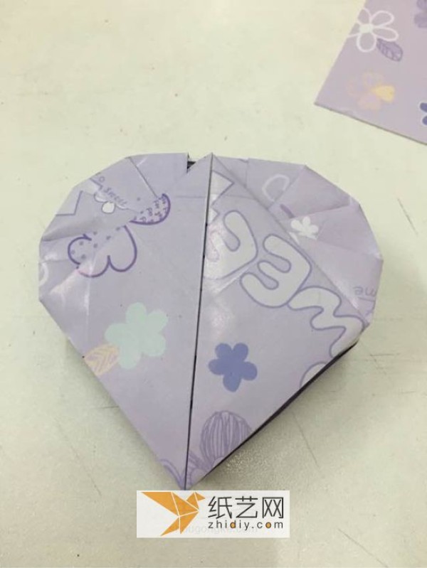 Illustrated tutorial for Valentines Day love origami gift box. Origami method for handmade heart-shaped storage box.