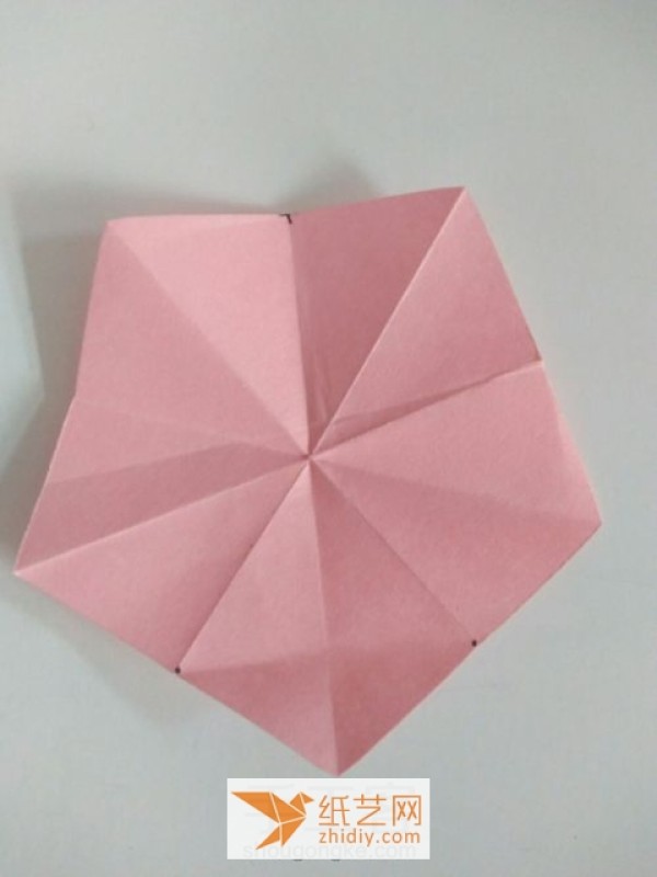 Want this five-pointed star origami box? Let’s watch the tutorial