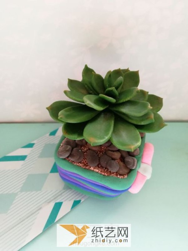 The succulents made from ultra-light clay are so confusing that they can’t be distinguished. A pot of succulents is a Mid-Autumn Festival gift.