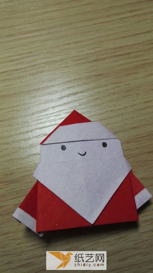 Real photos of how to make an origami Santa Claus that is simple and easy for children to learn