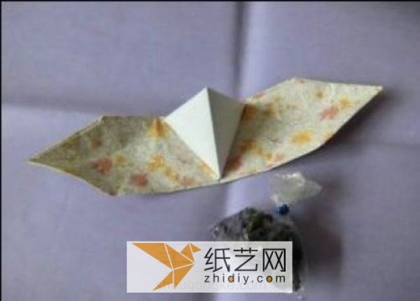 Making rice dumplings for Dragon Boat Festival. How to make origami rice dumplings.