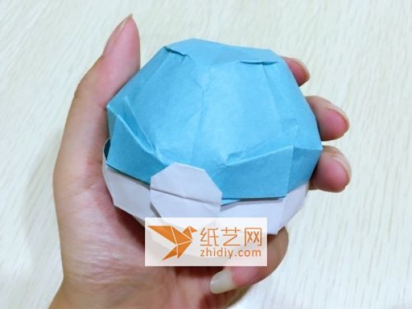 Origami Poké Ball real-life illustrated tutorial (translated)