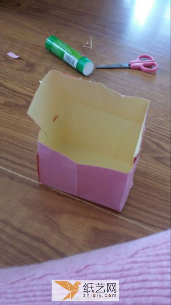 Tutorial on making childrens handmade origami storage boxes suitable for children to make independently