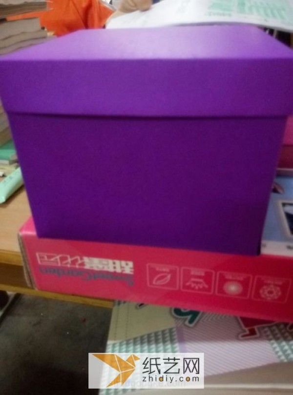 Handmade paper gift box making tutorial. Teach you step by step how to make a gift box.