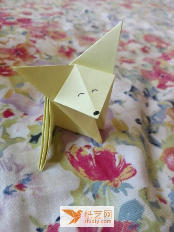 Tutorial on making a three-dimensional origami fox for children