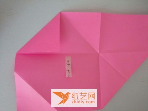 Tutorial on making origami envelopes with origami leaves, great for holding Teacher’s Day greeting cards