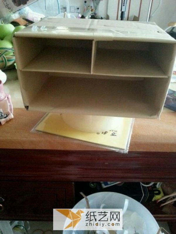 Express boxes turned into treasures and made into desktop cosmetic boxes