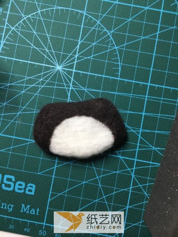 Tutorial on how to make a red panda making a wool felt car ornament, a fun Mother’s Day gift