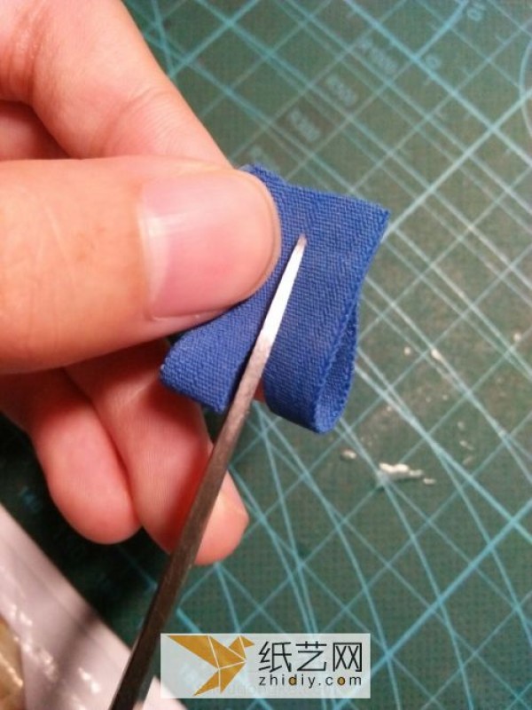 Tutorial on how to turn loose tight ties into treasure and make them into headbands