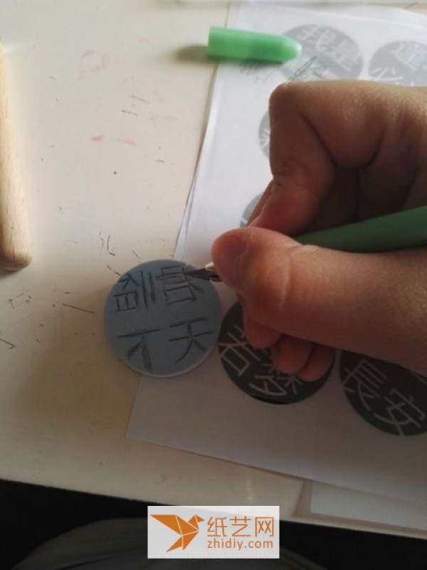 A very simple tutorial on making Chinese character rubber stamps with illustrations