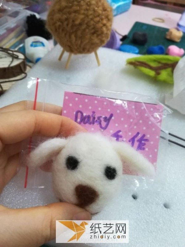 Lamb Christmas gift made of wool felt. The production method is different from ordinary wool felt.