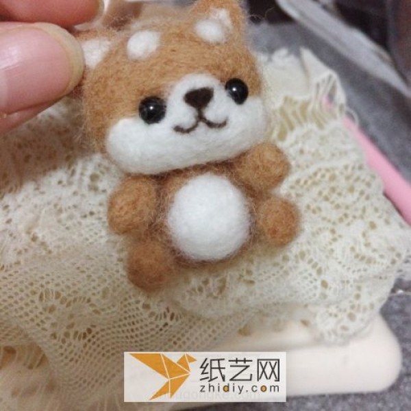 Illustrated tutorial on how to make a cute little Shiba Inu wool felt doll as a New Year gift