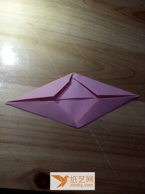 A complete tutorial on how to make a simple origami boat for children