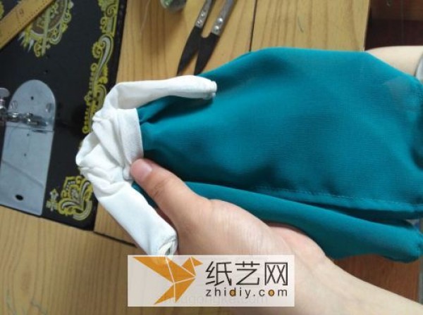 In the New Year, the doll will be given a Korean dress made of handmade fabrics.