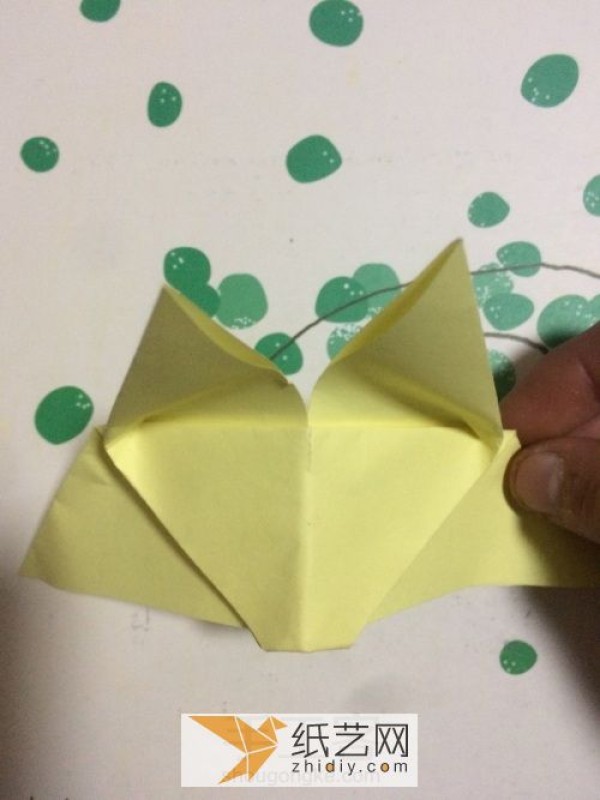 To learn origami, you must learn how to make beautiful paper butterflies