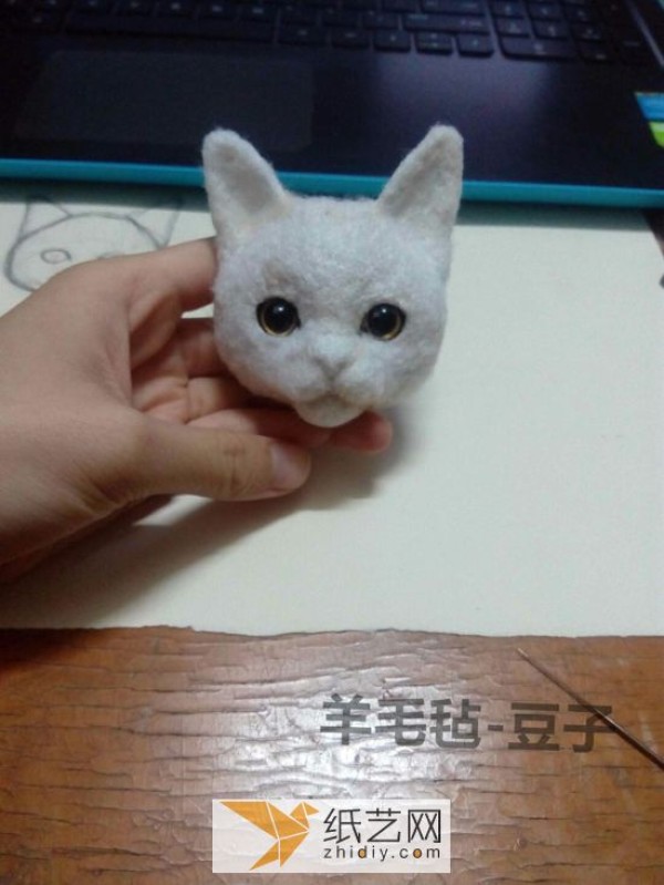 Wool felt mothers day gift with cute cat face