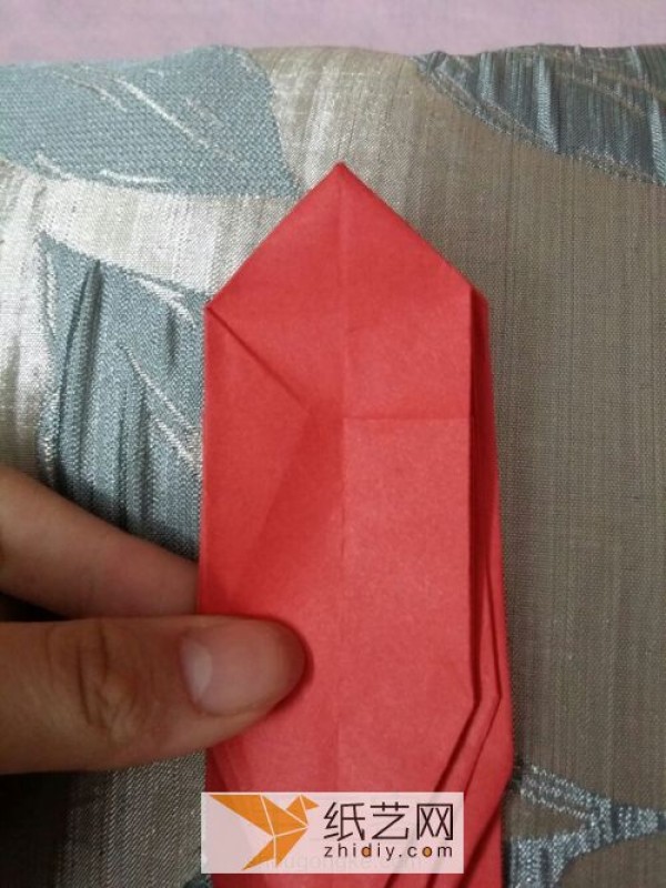 Actual pictures teach you step by step how to make origami devil heart Valentines Day gift handmade tutorial