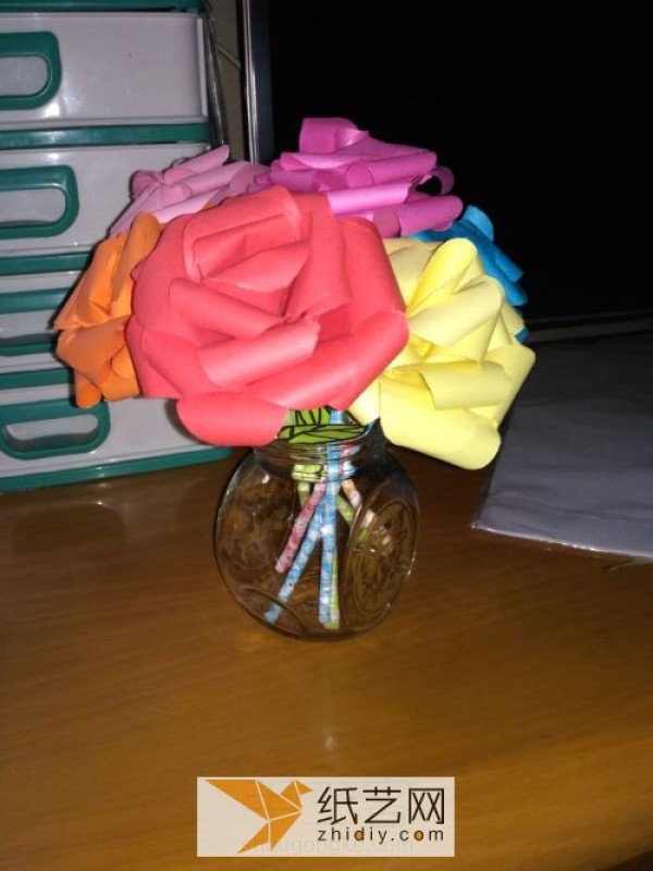 Teach you how to make paper roses in the spring season and let the roses bloom forever