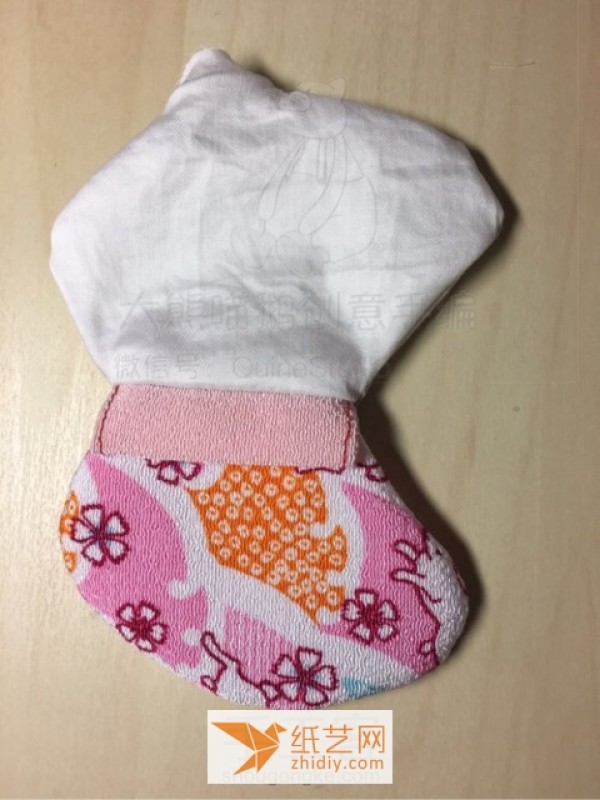 How to make a bunny-shaped fabric coin purse as a Christmas gift?