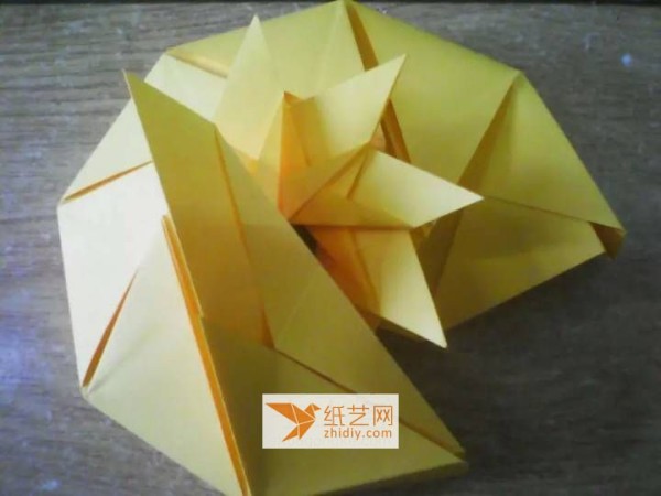 Teach you step by step how to fold an octagonal origami storage box. A new way to fold origami boxes.