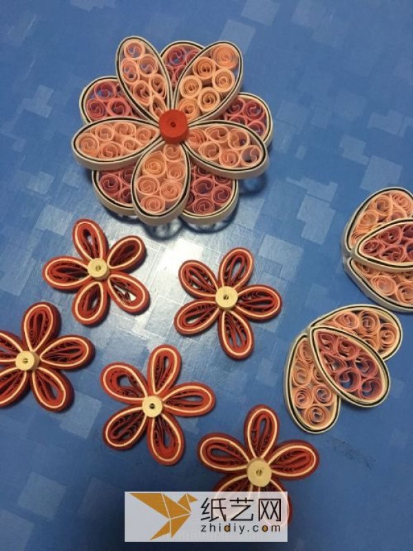 A complete hand-illustrated tutorial for the complex paper-quilling butterfly flower.