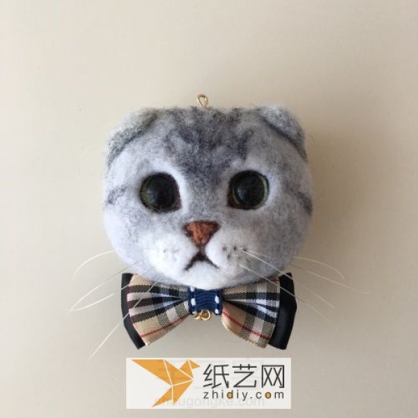 Cute fold-eared cat keychain made from wool felt for Teacher’s Day gift