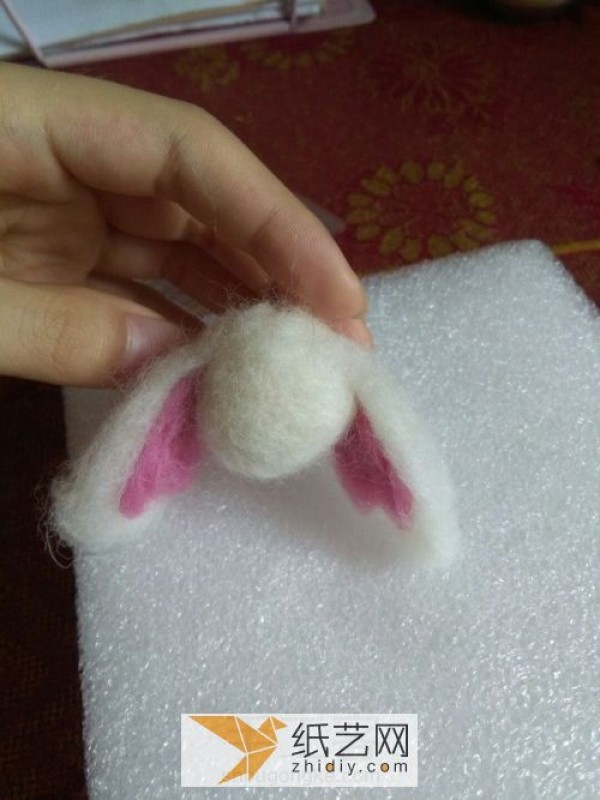 Beginners tutorial on how to make a wool felt poke bunny