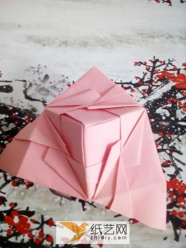 Tutorial on new handmade origami lanterns for the Lantern Festival. Use origami bouquets to make exquisite three-dimensional lanterns.