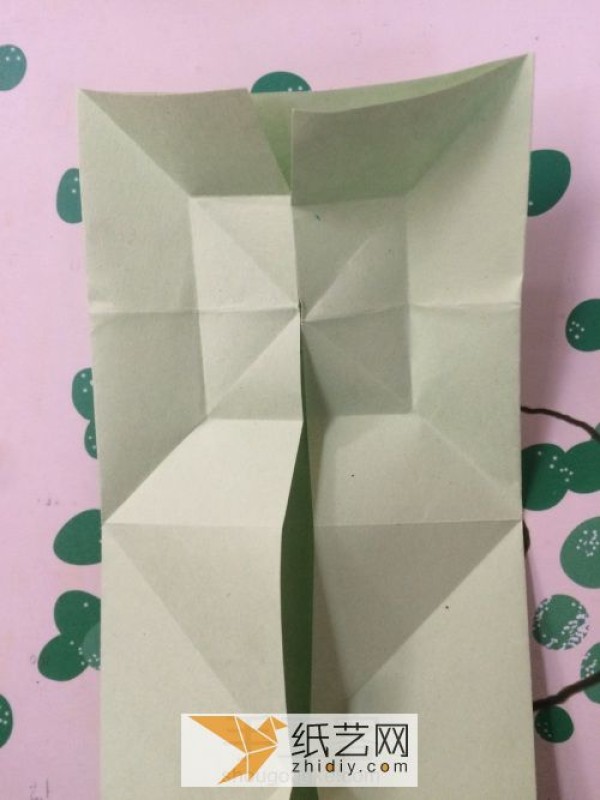 Teach you how to use waste paper to make a mobile phone holder that does not block the screen