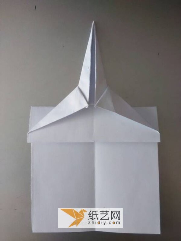 Don’t miss the MiG-29 origami aircraft making tutorial. The origami effect is the same as the model.