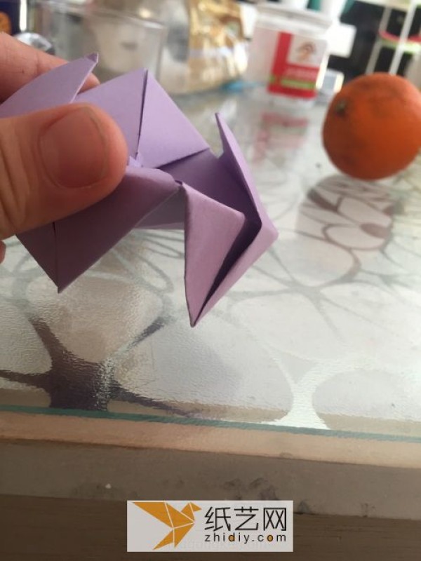 A very simple tutorial on how to make an origami crown for children