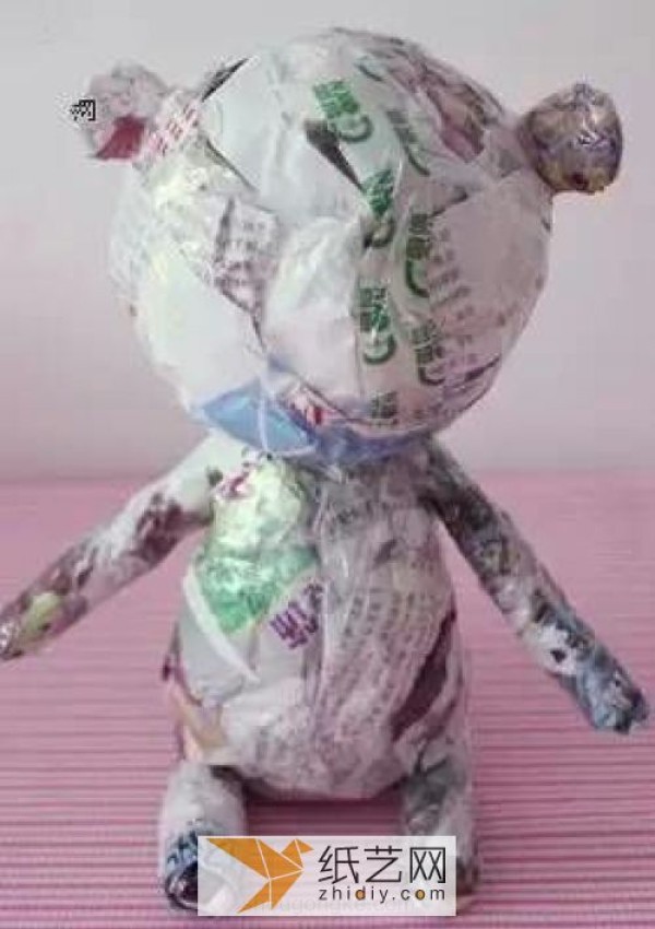 Handmade tutorial for turning newspapers into treasures and making them into cute reporter bears for Children’s Day