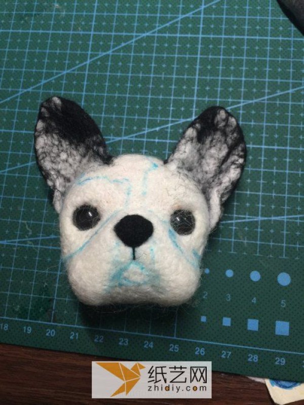 New Year’s Gift for Dog Lovers Tutorial on making a cute bulldog from wool felt