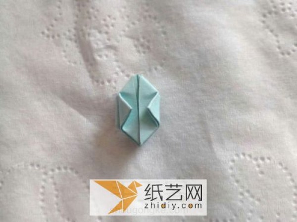 The method of making origami lanterns for the Lantern Festival is very simple.